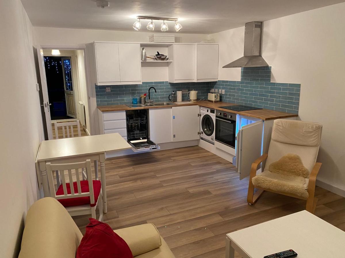 Adorable One-Bedroom Flat With Patio Garden. Southwick  Exterior foto