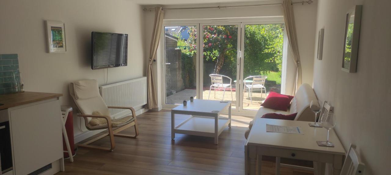Adorable One-Bedroom Flat With Patio Garden. Southwick  Exterior foto