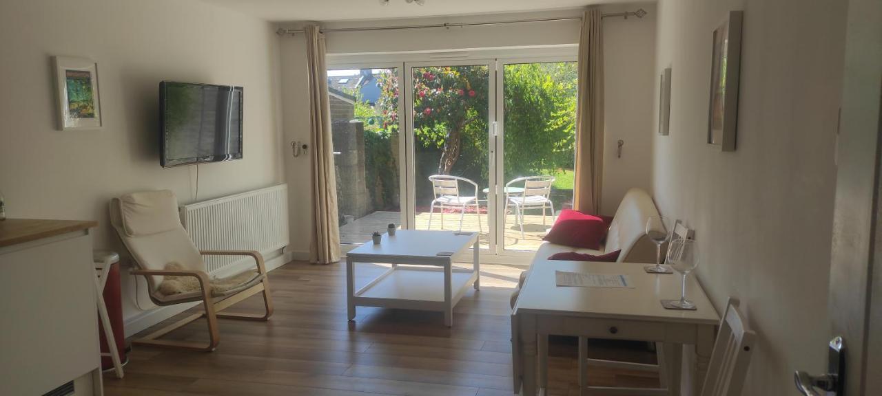 Adorable One-Bedroom Flat With Patio Garden. Southwick  Exterior foto